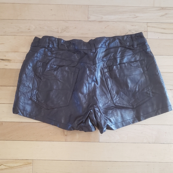 NWT Guess Black Pleather Shorts 6 - Picture 2 of 4